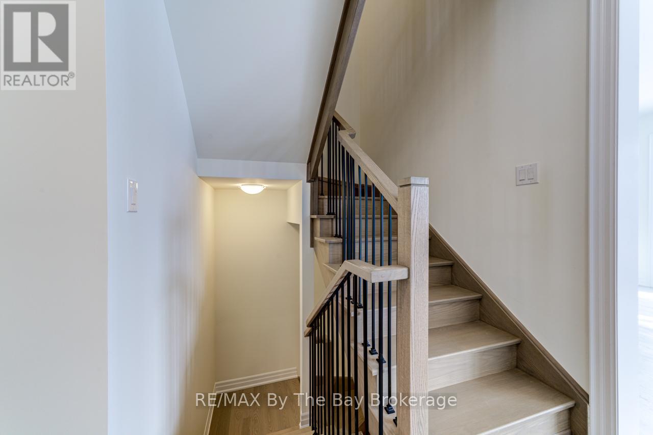 186 Mapleside Drive, Wasaga Beach, Ontario  L9Z 0L4 - Photo 18 - S12431071