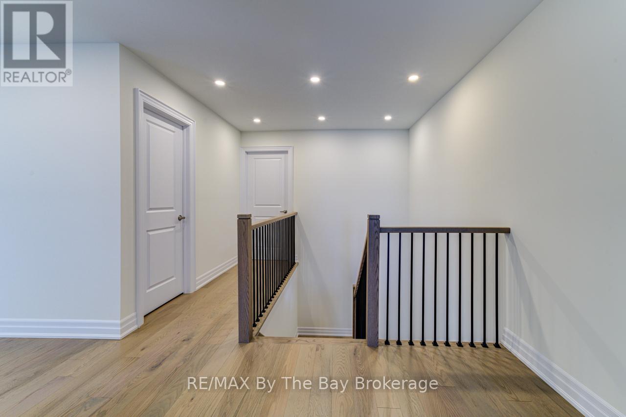 186 Mapleside Drive, Wasaga Beach, Ontario  L9Z 0L4 - Photo 19 - S12431071