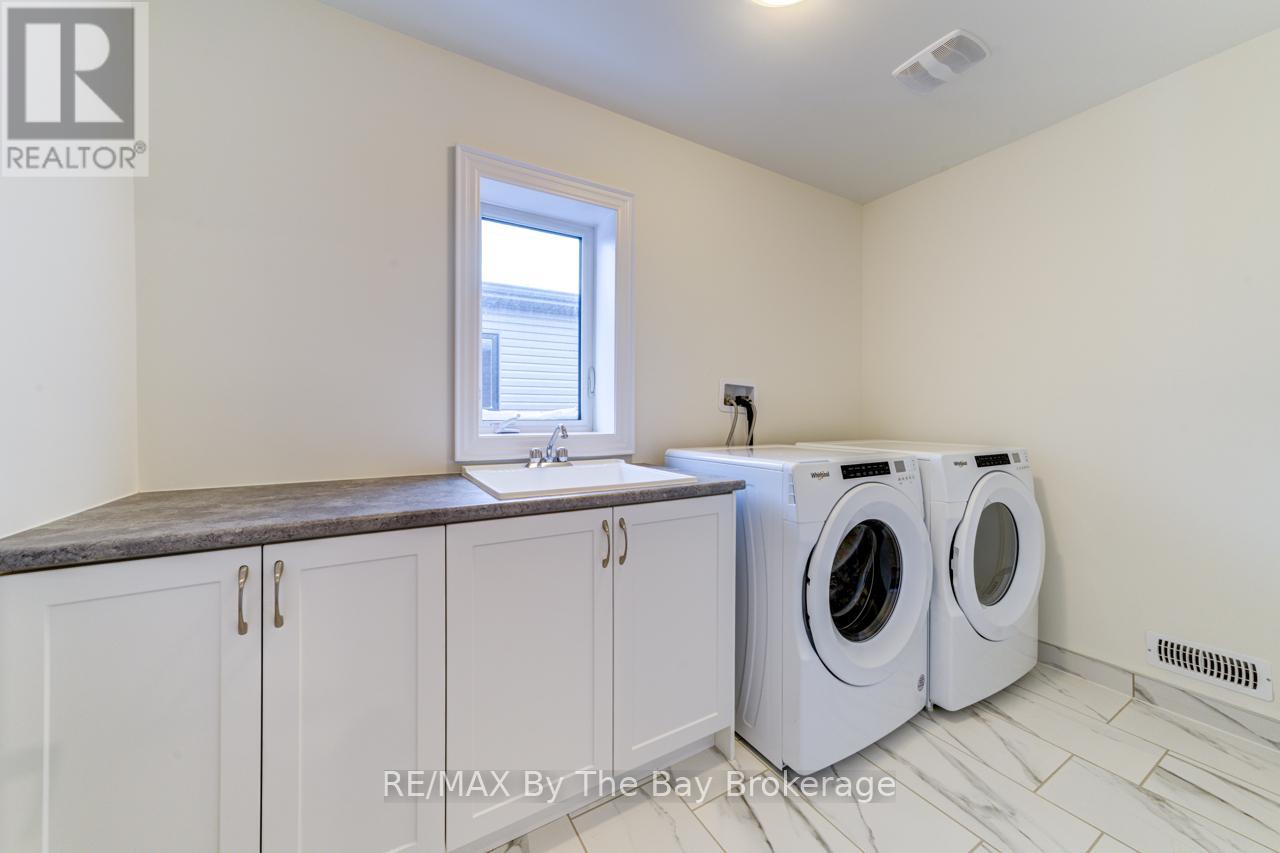 186 Mapleside Drive, Wasaga Beach, Ontario  L9Z 0L4 - Photo 34 - S12431071