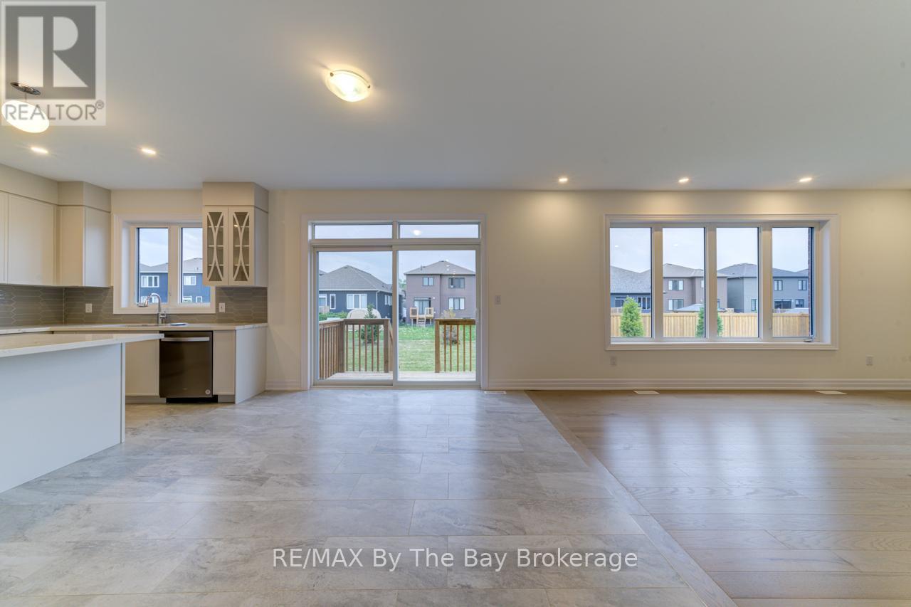 186 Mapleside Drive, Wasaga Beach, Ontario  L9Z 0L4 - Photo 8 - S12431071