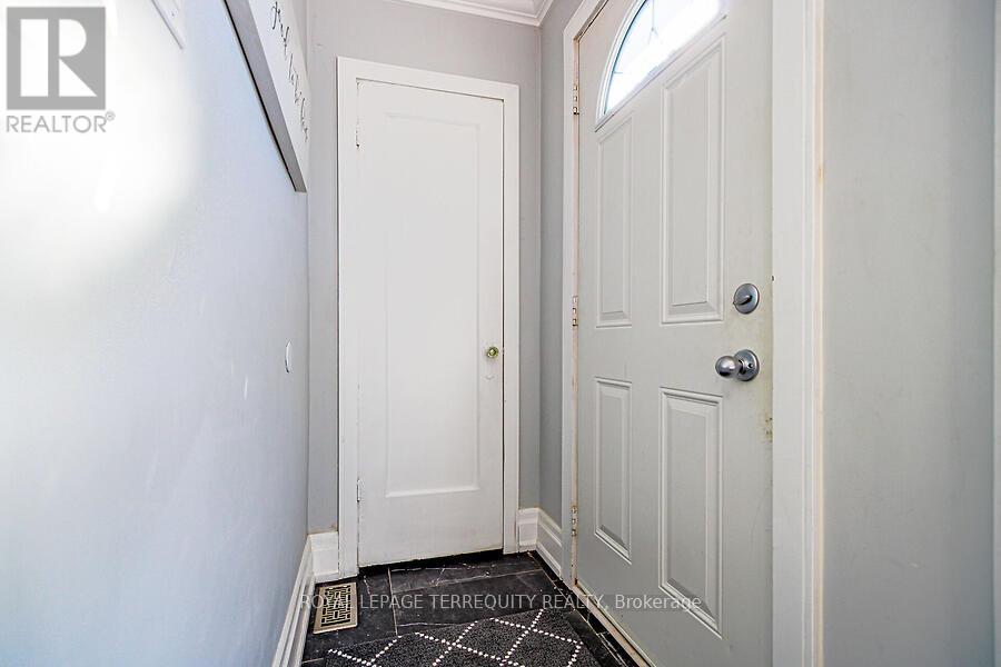 153 East 16th Street, Hamilton, Ontario  L9A 4J4 - Photo 4 - X12431042