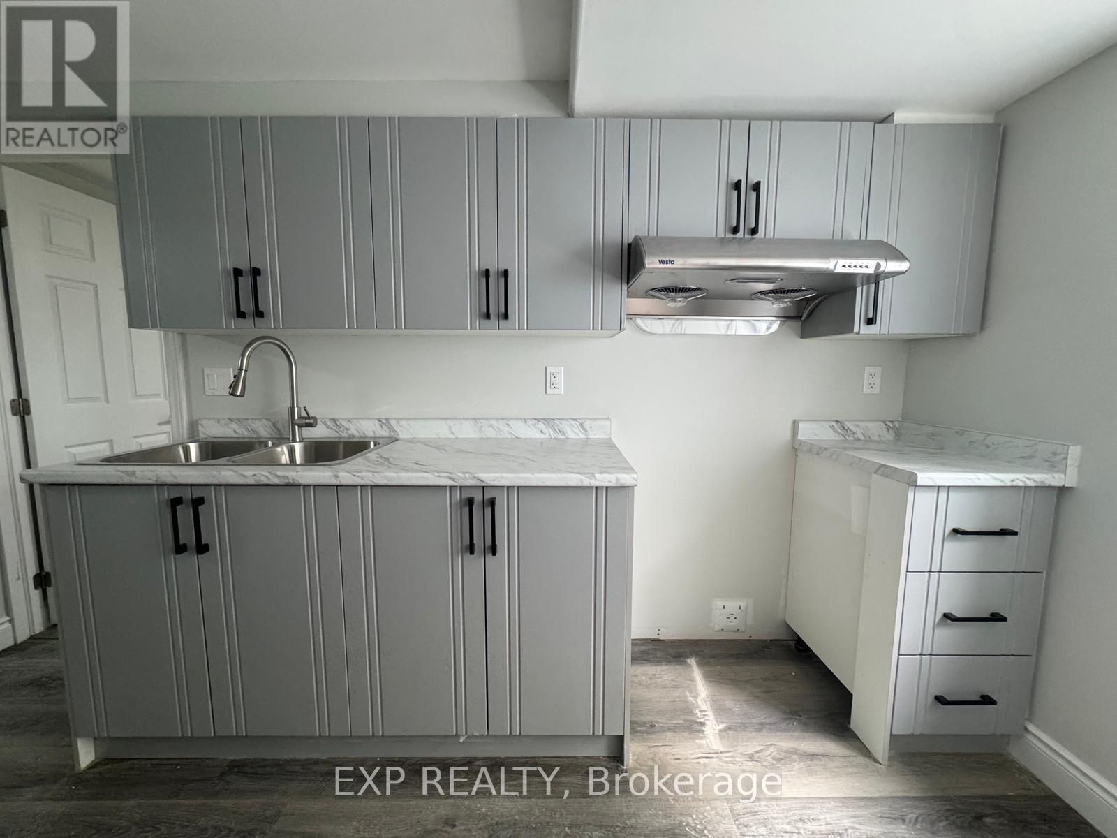 370 Greenbrook Drive, Kitchener, Ontario  N2M 4K4 - Photo 7 - X12431049