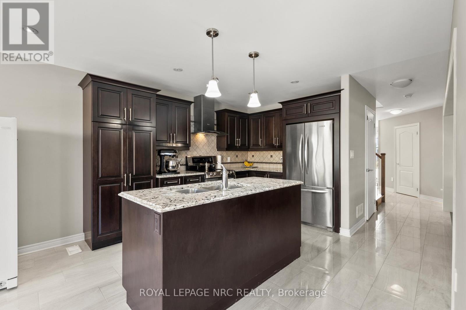 6058 Ernest Crescent, Niagara Falls, Ontario  L2H 0H9 - Photo 14 - X12431054