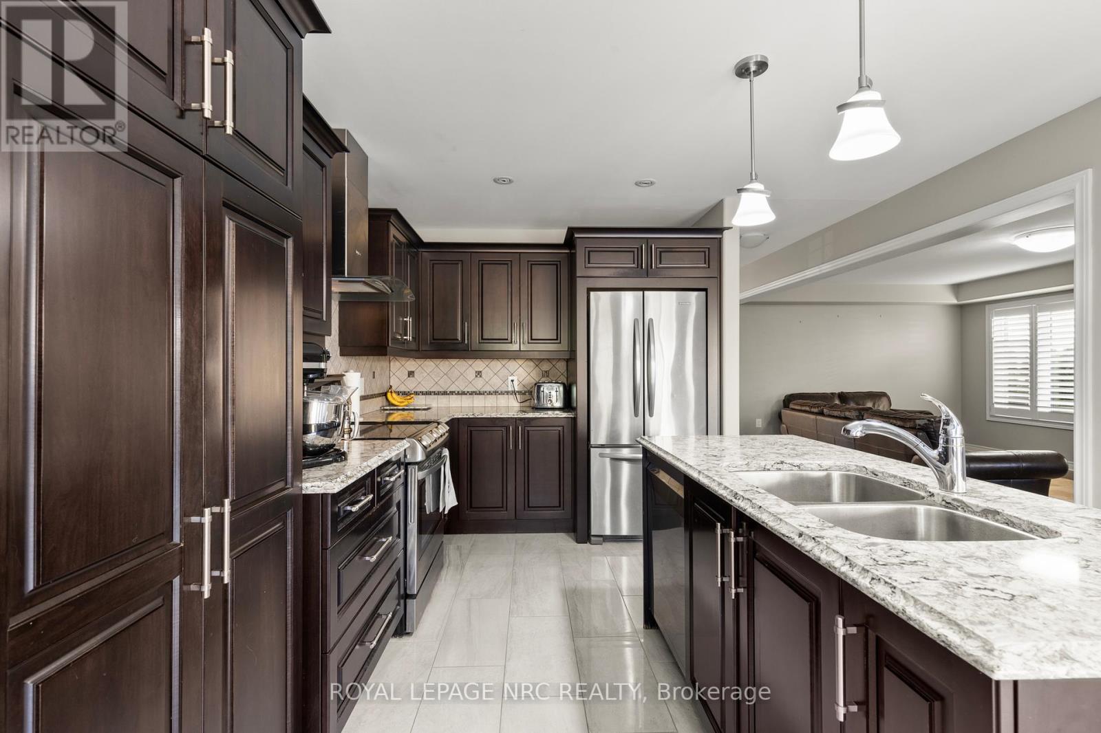 6058 Ernest Crescent, Niagara Falls, Ontario  L2H 0H9 - Photo 16 - X12431054