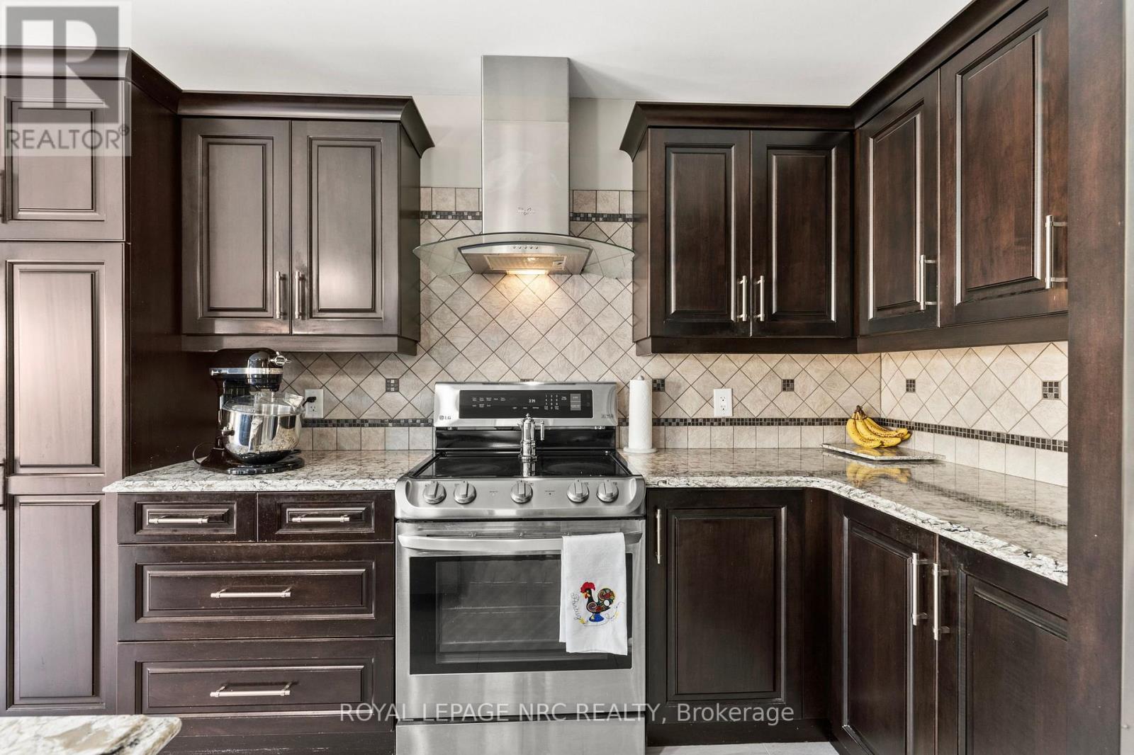 6058 Ernest Crescent, Niagara Falls, Ontario  L2H 0H9 - Photo 17 - X12431054