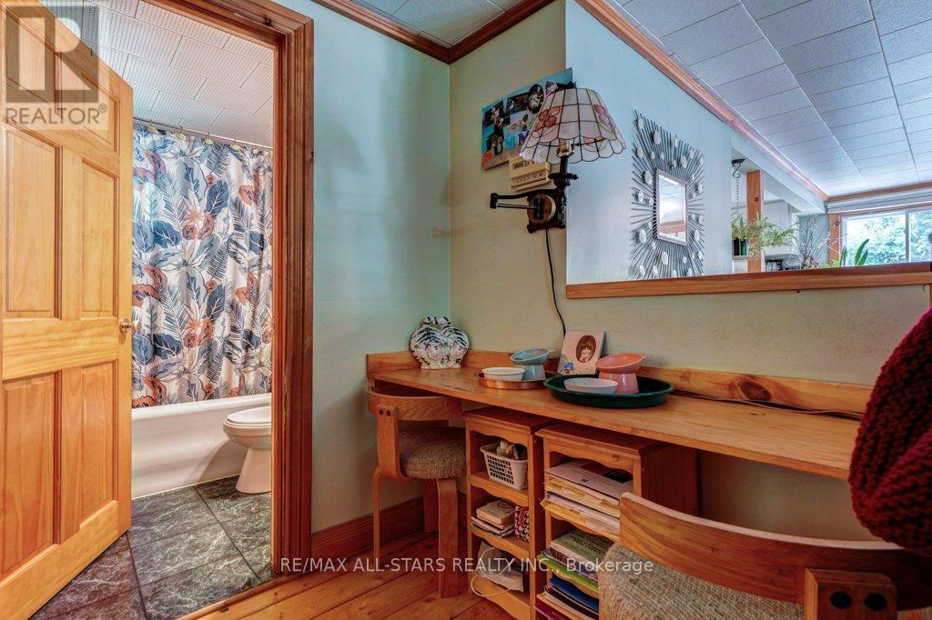 6 Leisure Lane, Kawartha Lakes, Ontario  K9V 4R1 - Photo 10 - X12332599