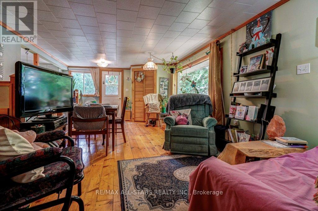 6 Leisure Lane, Kawartha Lakes, Ontario  K9V 4R1 - Photo 9 - X12332599