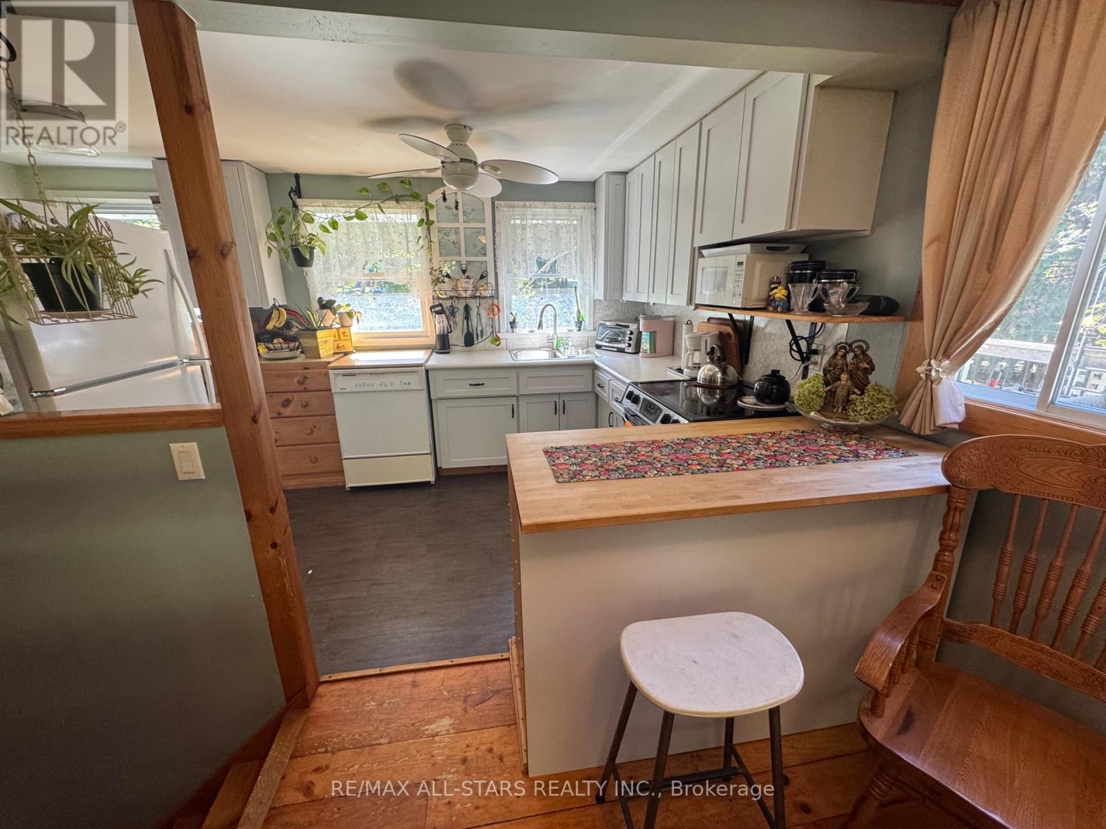 6 Leisure Lane, Kawartha Lakes, Ontario  K9V 4R1 - Photo 5 - X12332599