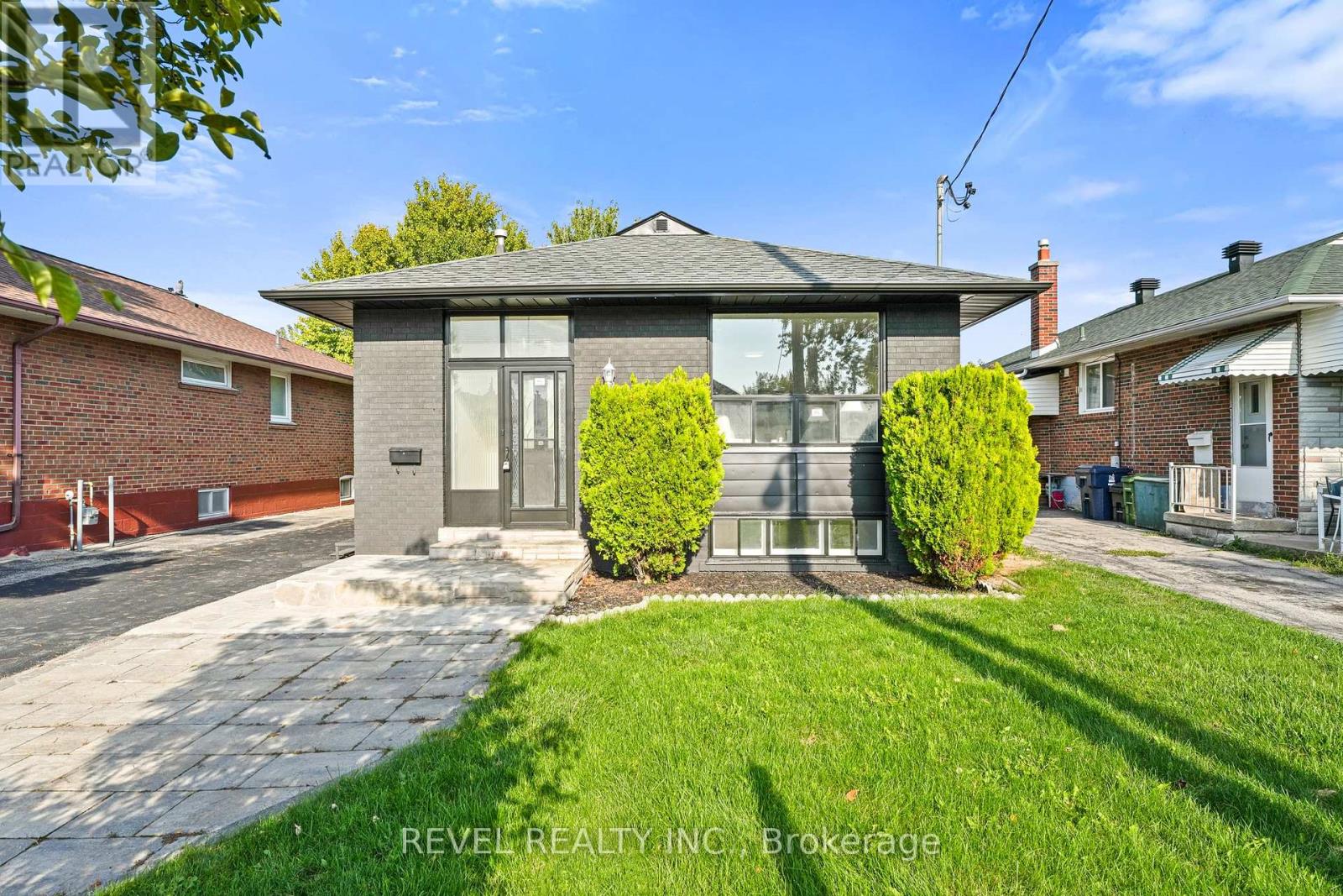 63 CROSLAND DRIVE, Toronto, Ontario