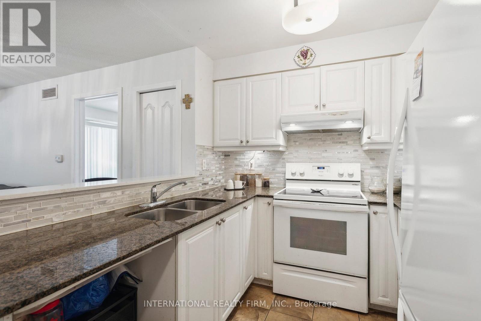 2113 - 6 Dayspring Circle, Brampton, Ontario  L6P 2Z6 - Photo 11 - W12431061