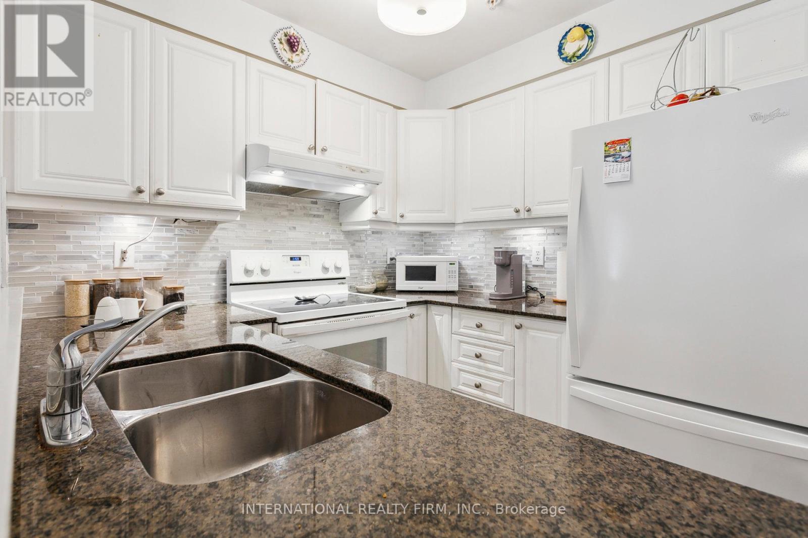 2113 - 6 Dayspring Circle, Brampton, Ontario  L6P 2Z6 - Photo 12 - W12431061