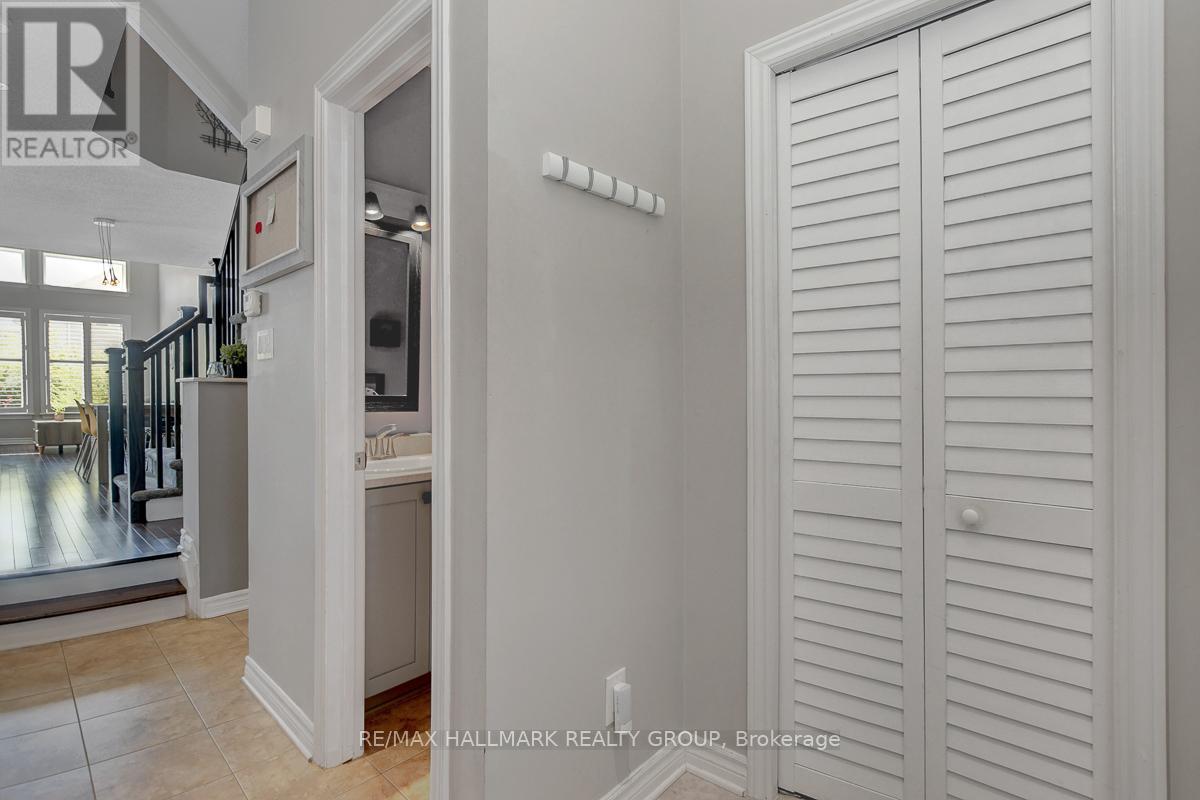 755 Bowercrest Crescent, Ottawa, Ontario  K1V 2M3 - Photo 3 - X12367118