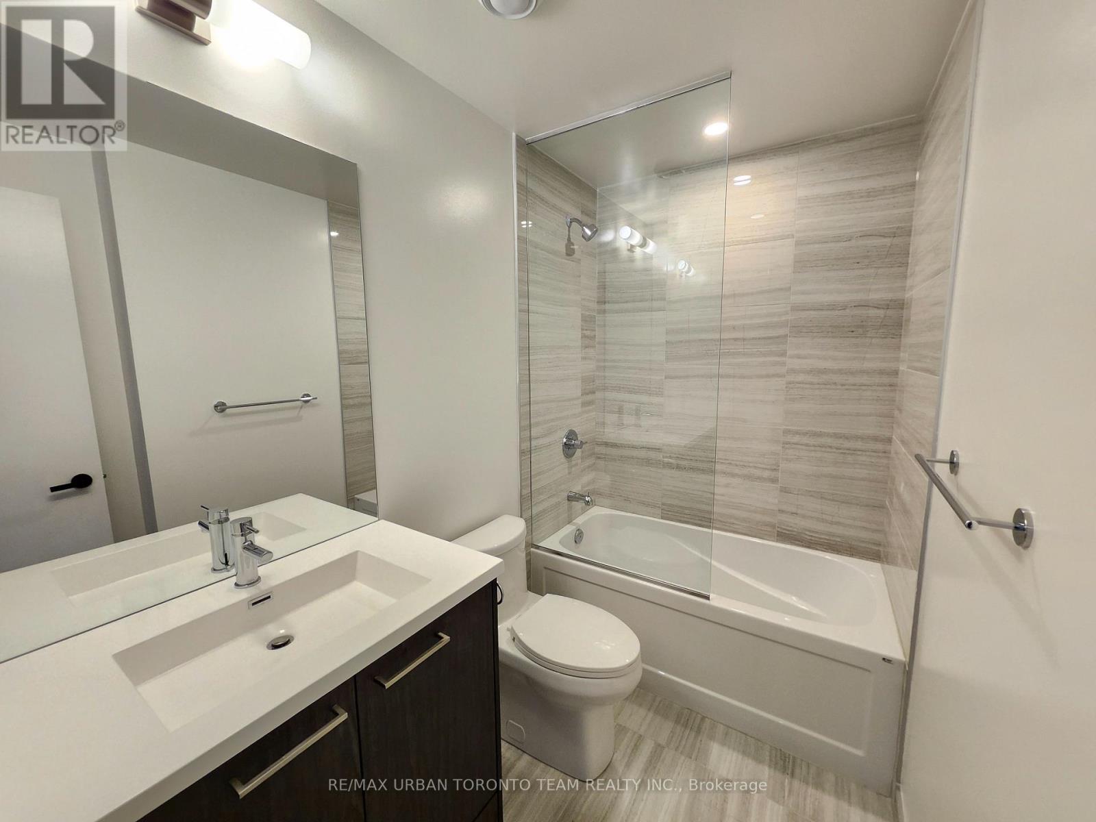 1515 - 28 Interchange Way, Vaughan, Ontario  L4K 0P8 - Photo 8 - N12412262