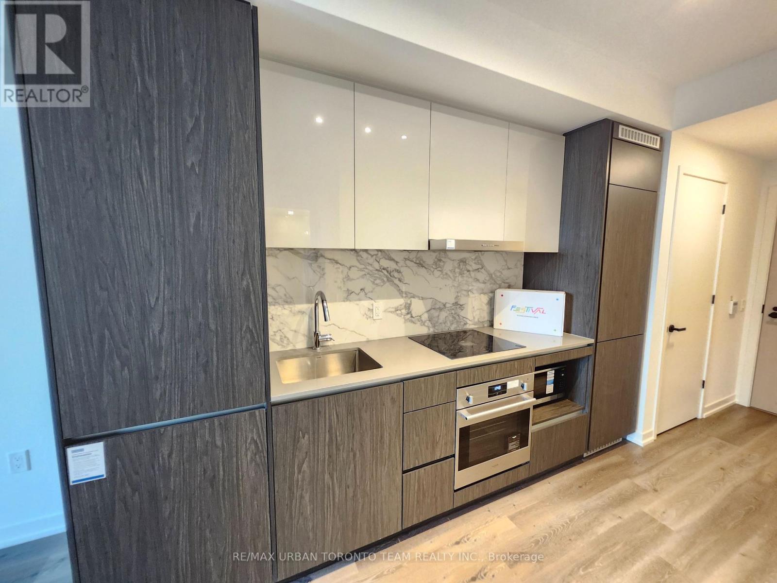 1515 - 28 Interchange Way, Vaughan, Ontario  L4K 0P8 - Photo 3 - N12412262