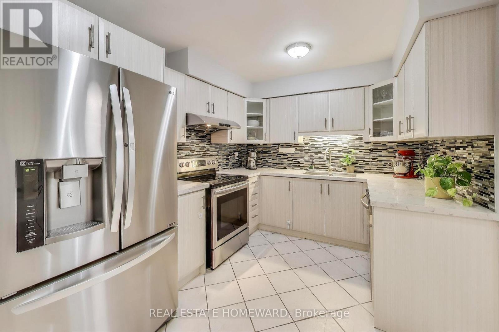 9 - 25 Whitecap Boulevard, Toronto, Ontario  M1M 2Y5 - Photo 2 - E12418898