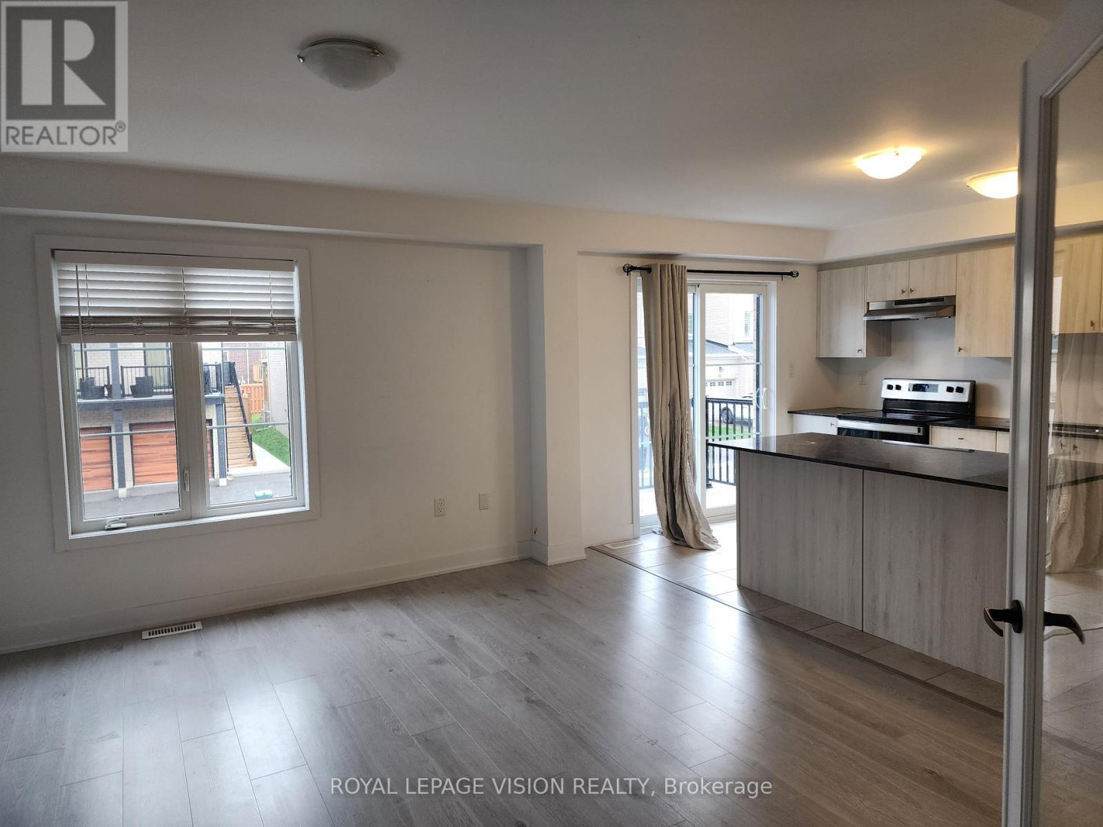 27 Wagon Lane, Barrie, Ontario  L9J 0C2 - Photo 4 - S12417190