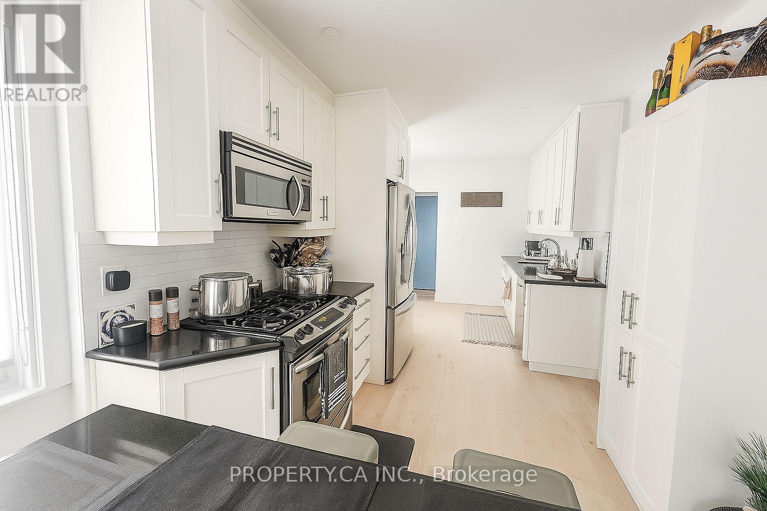 87 Fourth Street, Toronto, Ontario  M8V 2Y4 - Photo 11 - W12428601