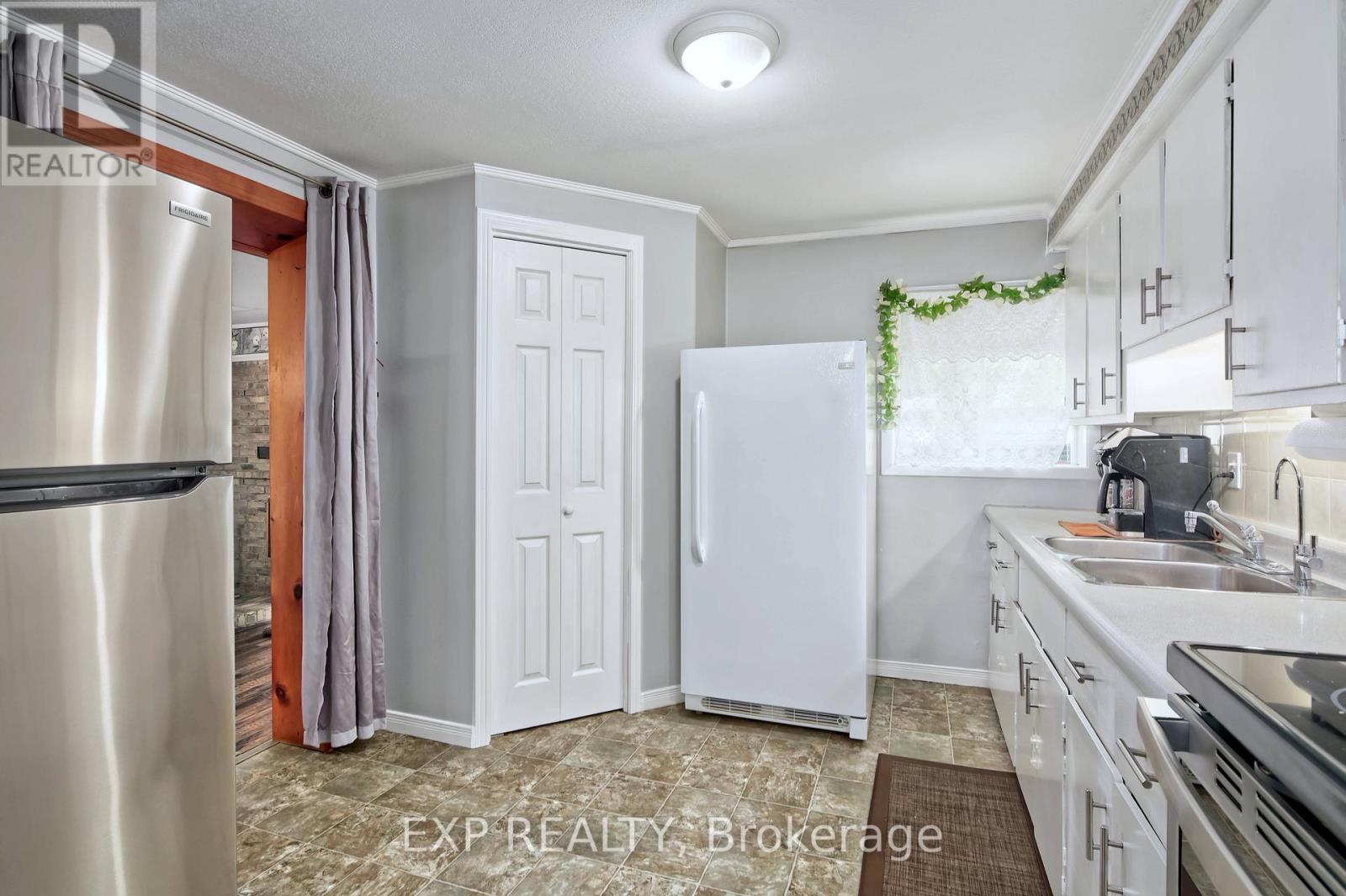 59 St George Street, Aylmer, Ontario  N5H 2M2 - Photo 12 - X12136554