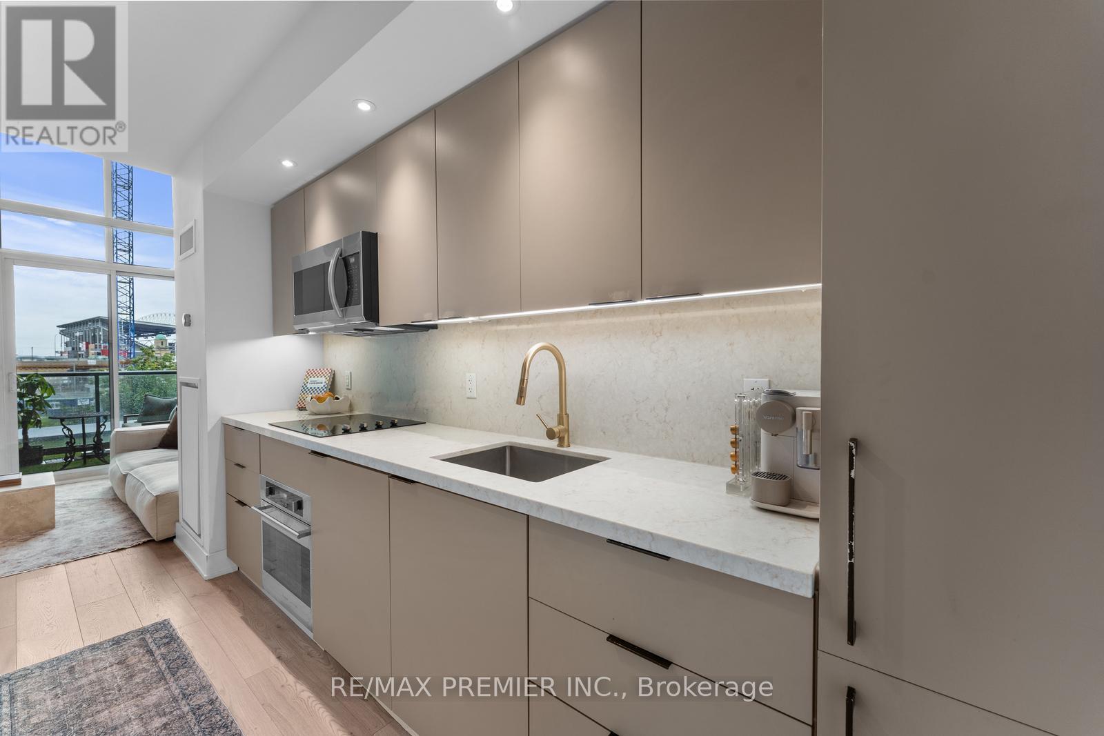 301 - 5 HANNA AVENUE, Toronto, Ontario