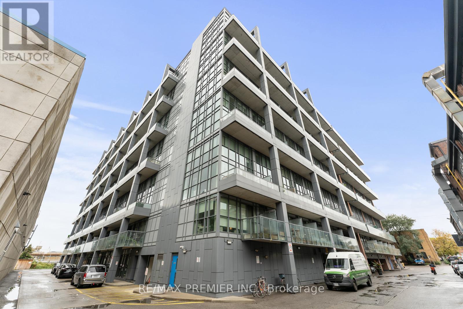 301 - 5 Hanna Avenue, Toronto, Ontario  M6K 1W8 - Photo 2 - C12431082