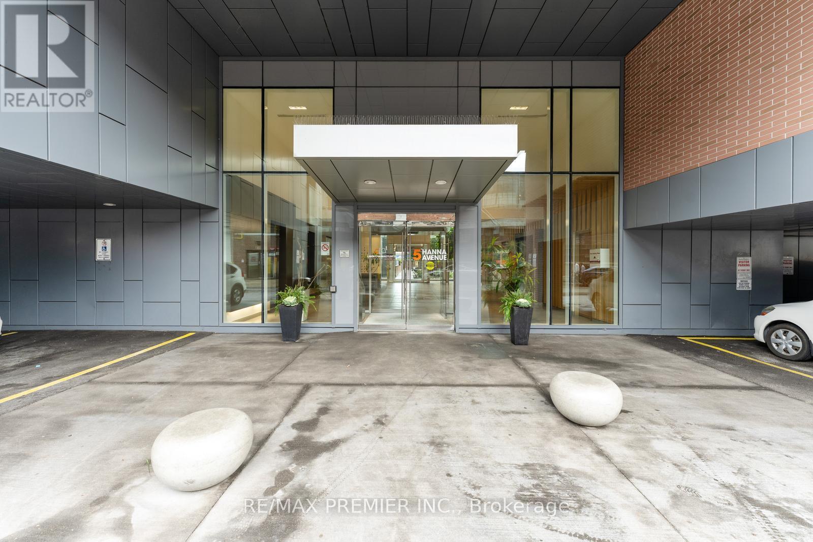 301 - 5 Hanna Avenue, Toronto, Ontario  M6K 1W8 - Photo 3 - C12431082