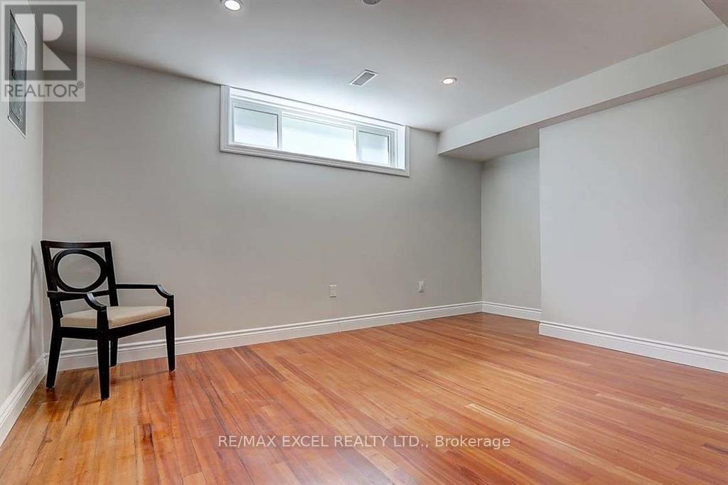 Lower - 56 Robinson Street, Markham, Ontario  L3P 1N6 - Photo 3 - N12431096