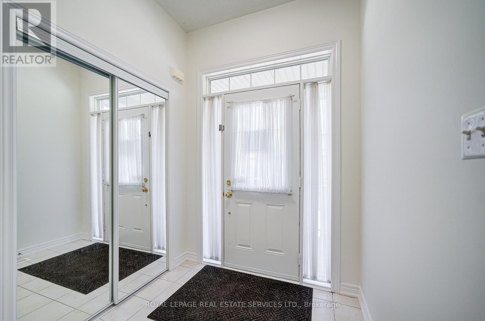 3251 Edwyna Drive, Mississauga, Ontario  L5M 0V2 - Photo 3 - W12431078