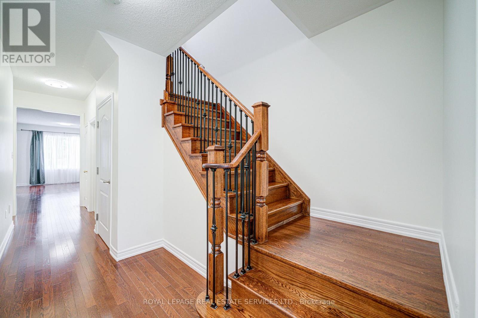 3251 Edwyna Drive, Mississauga, Ontario  L5M 0V2 - Photo 5 - W12431078