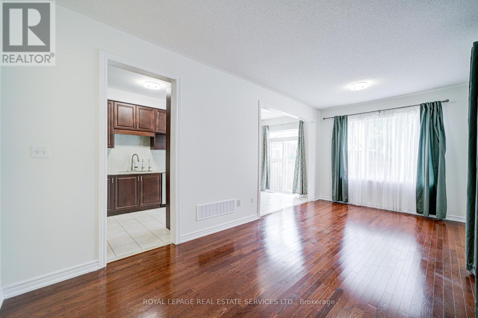 3251 Edwyna Drive, Mississauga, Ontario  L5M 0V2 - Photo 9 - W12431078