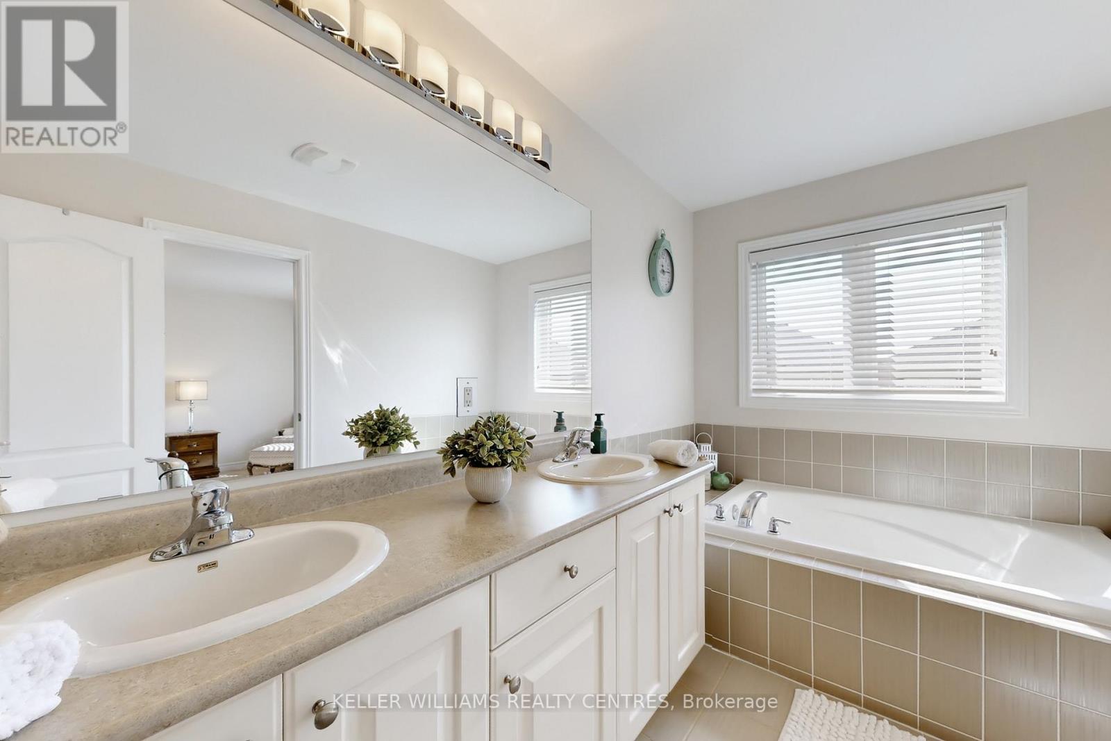 19 Diamond Leaf Lane, Halton Hills, Ontario  L7G 0G7 - Photo 28 - W12431085