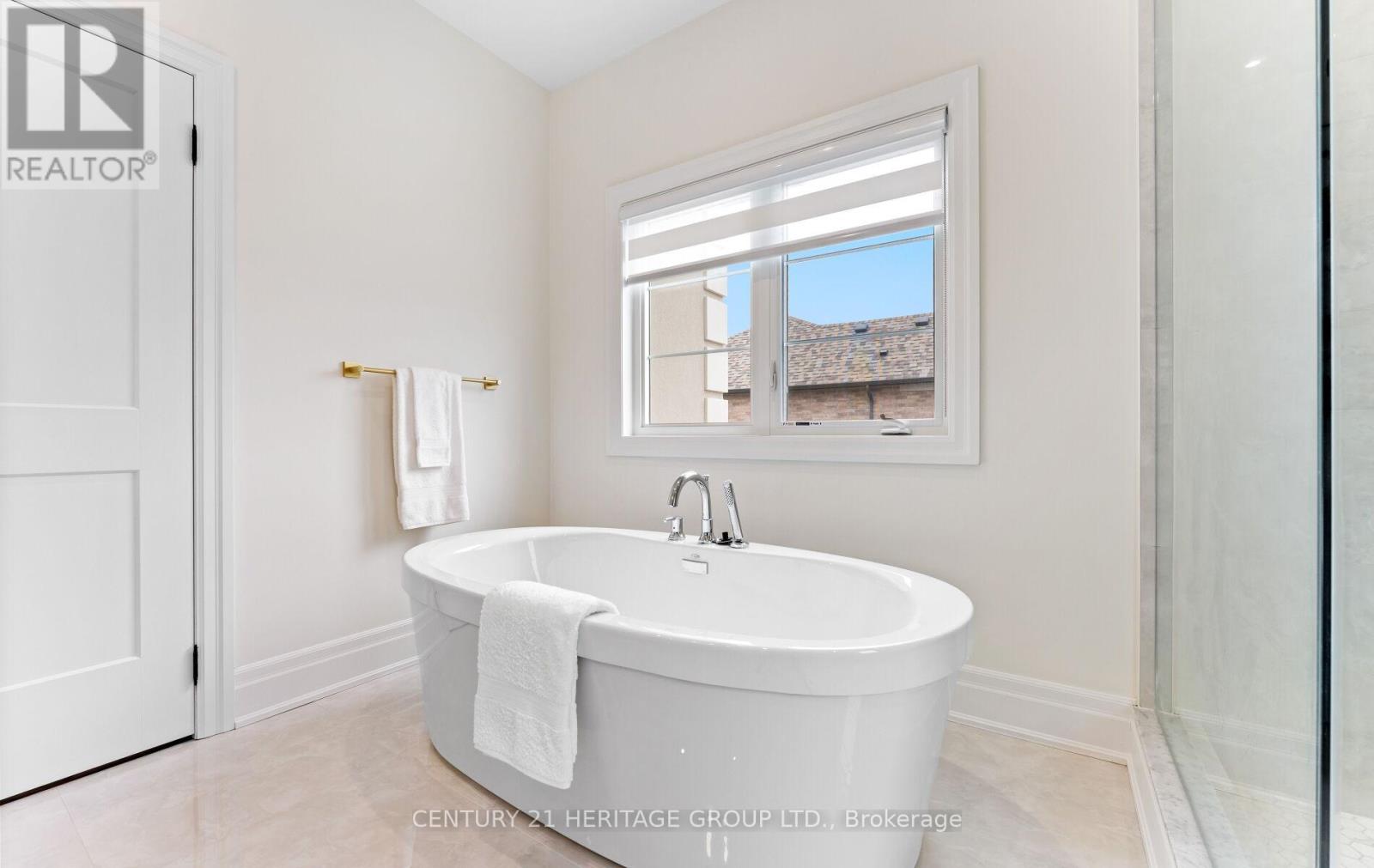 319 Danny Wheeler Boulevard, Georgina (Keswick North), Ontario  L4P 0K1 - Photo 21 - N12431102