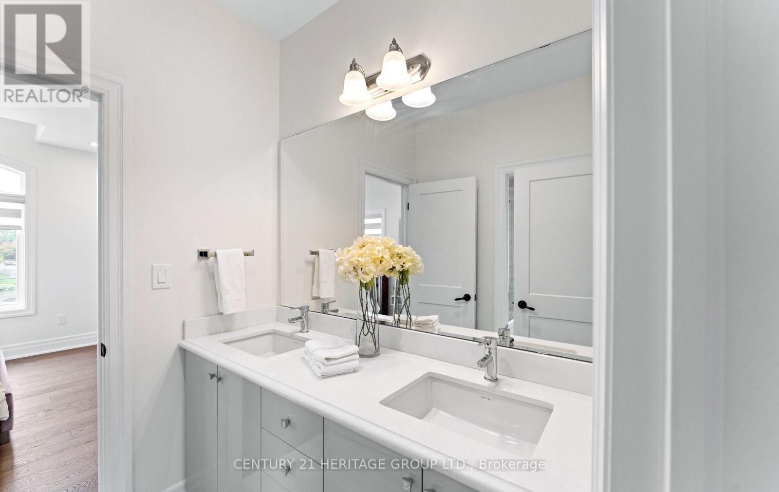 319 Danny Wheeler Boulevard, Georgina (Keswick North), Ontario  L4P 0K1 - Photo 25 - N12431102