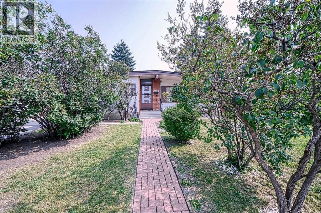 10212 8 Street Sw, Calgary, Alberta  T2W 0H1 - Photo 4 - A2254364