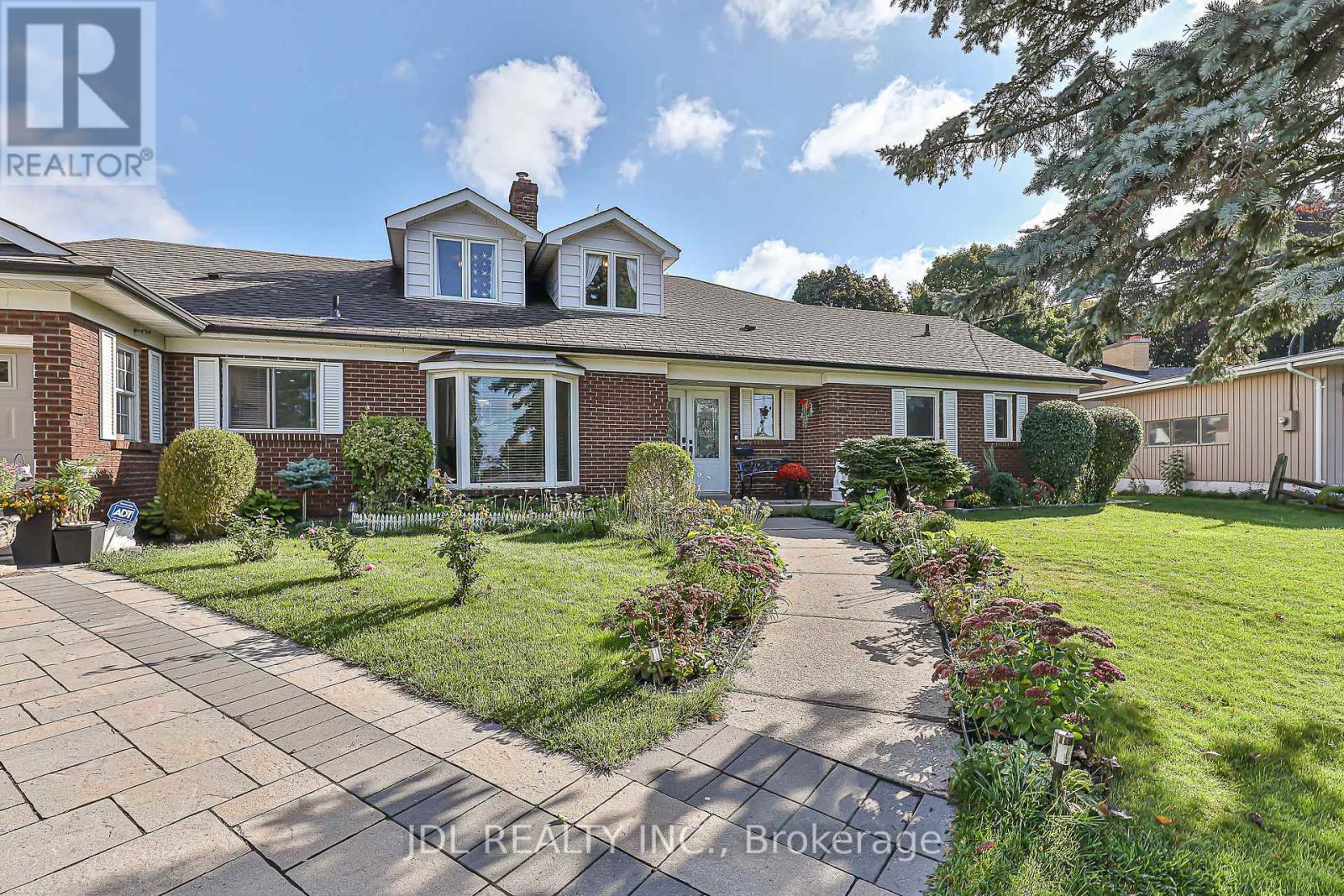 65 Grandview Street N, Oshawa, Ontario  L1G 6N6 - Photo 2 - E12430225