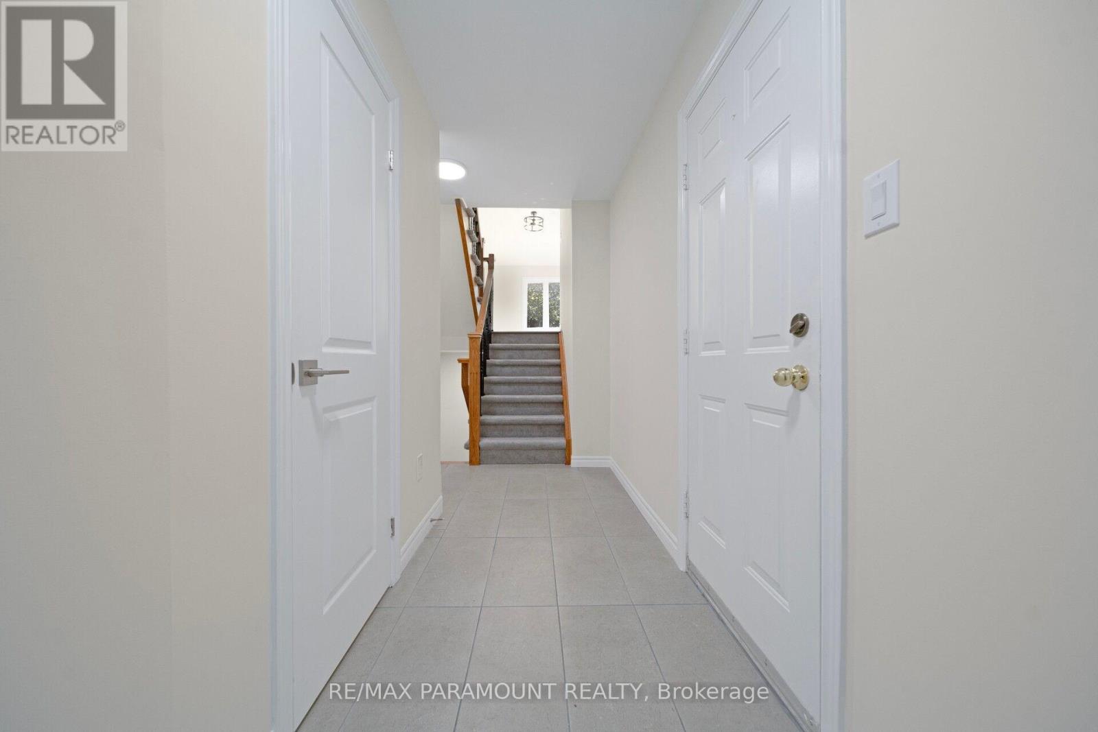 37 - 1575 South Parade Court, Mississauga, Ontario  L5M 6E9 - Photo 5 - W12431109
