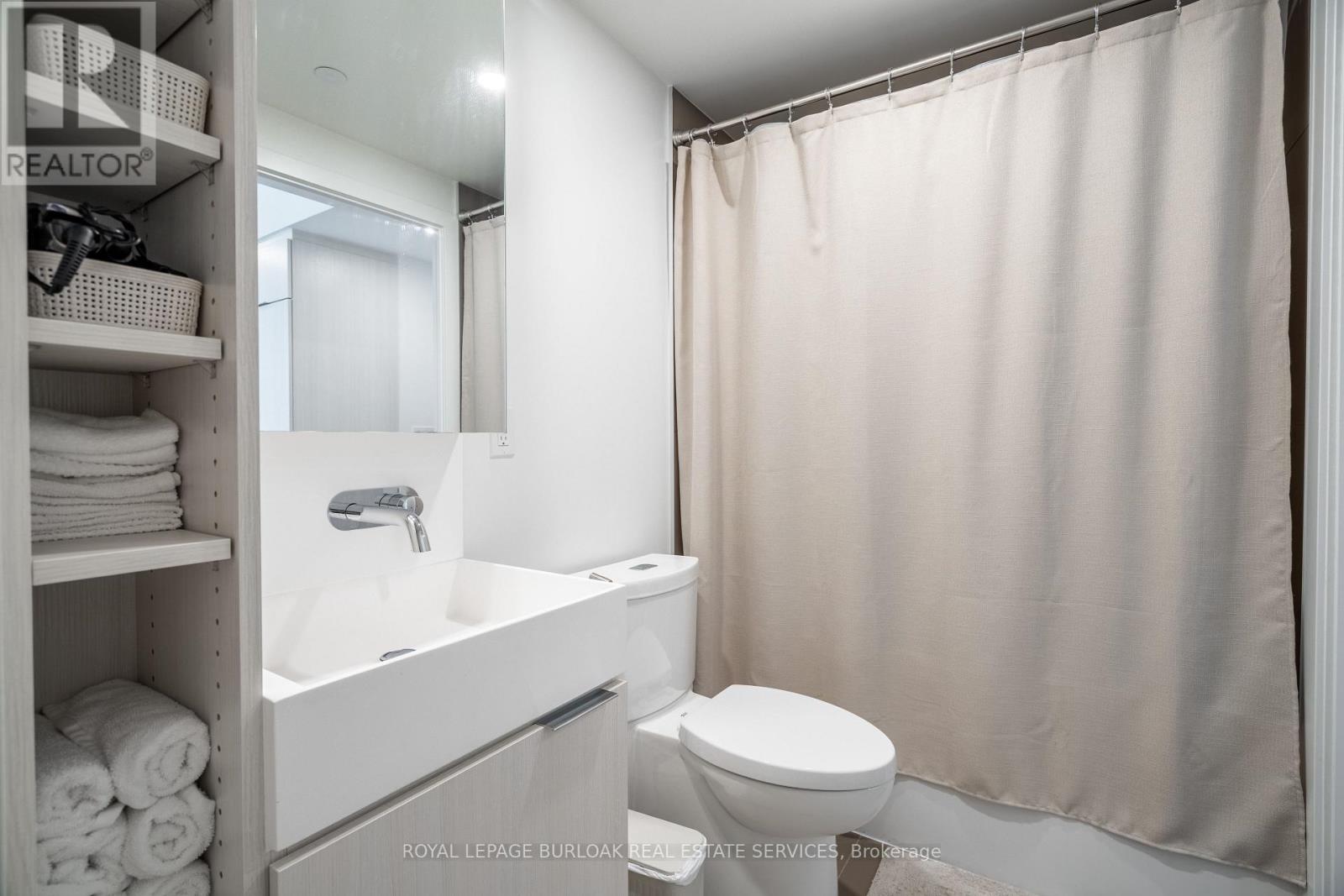 908 - 370 Martha Street, Burlington, Ontario  L7R 0G9 - Photo 13 - W12431110