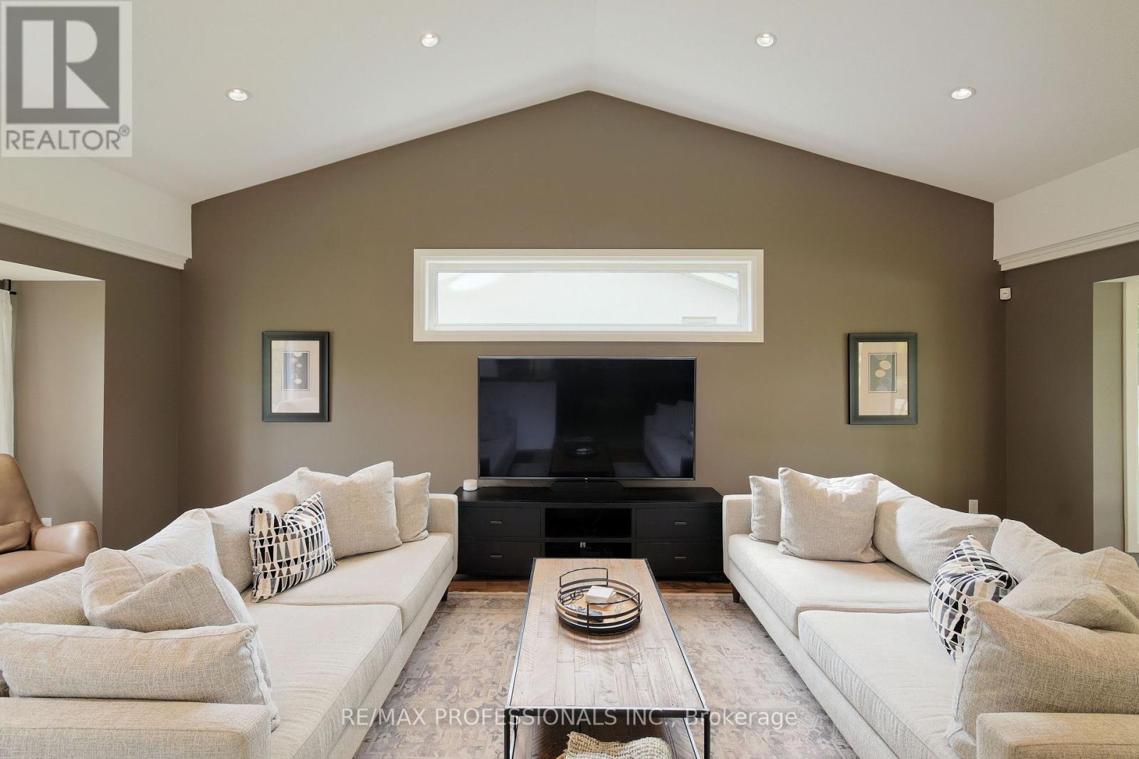 321 Wendy Lane, Oakville, Ontario  L6L 4P9 - Photo 13 - W12324341