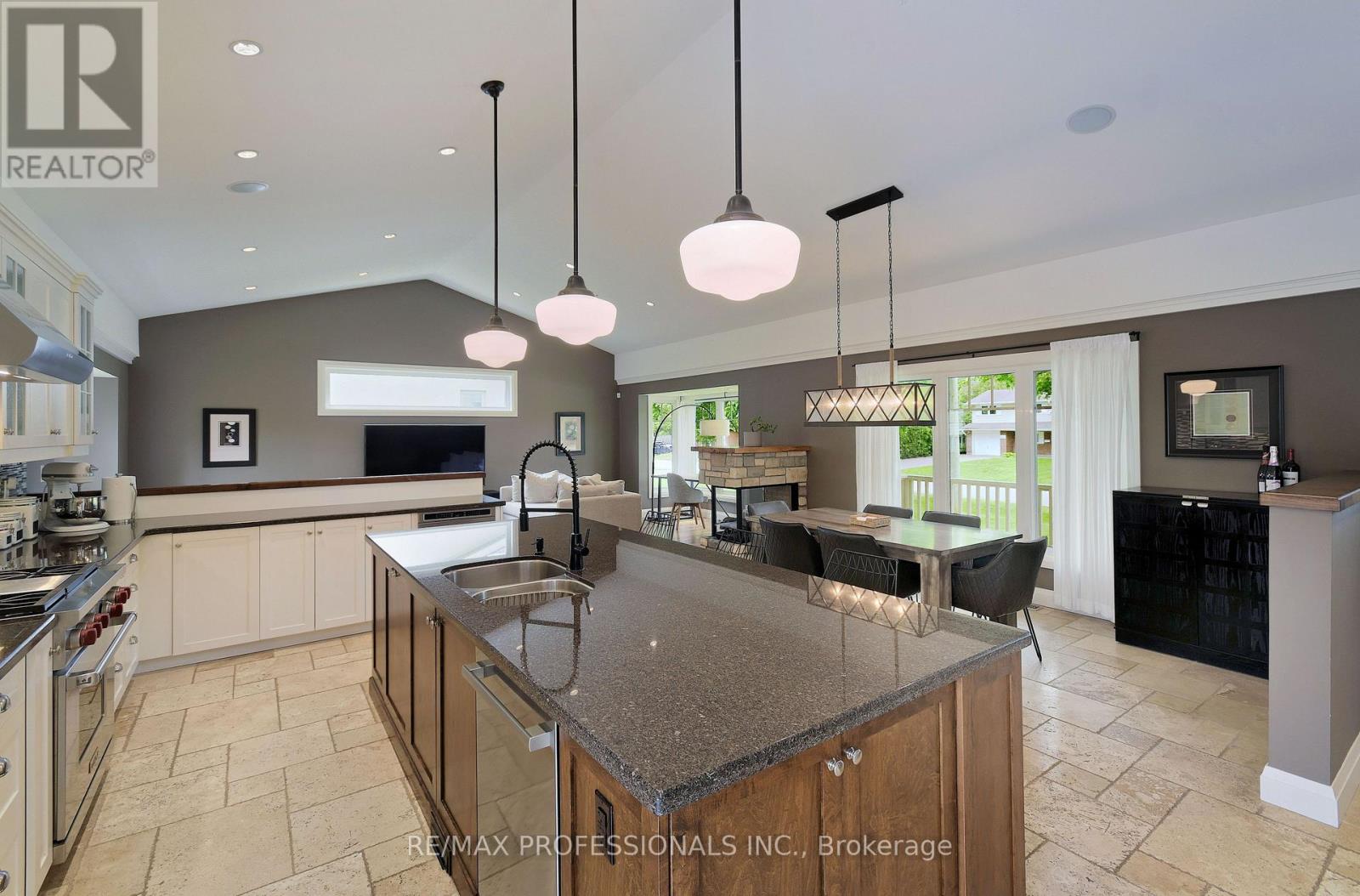 321 Wendy Lane, Oakville, Ontario  L6L 4P9 - Photo 8 - W12324341