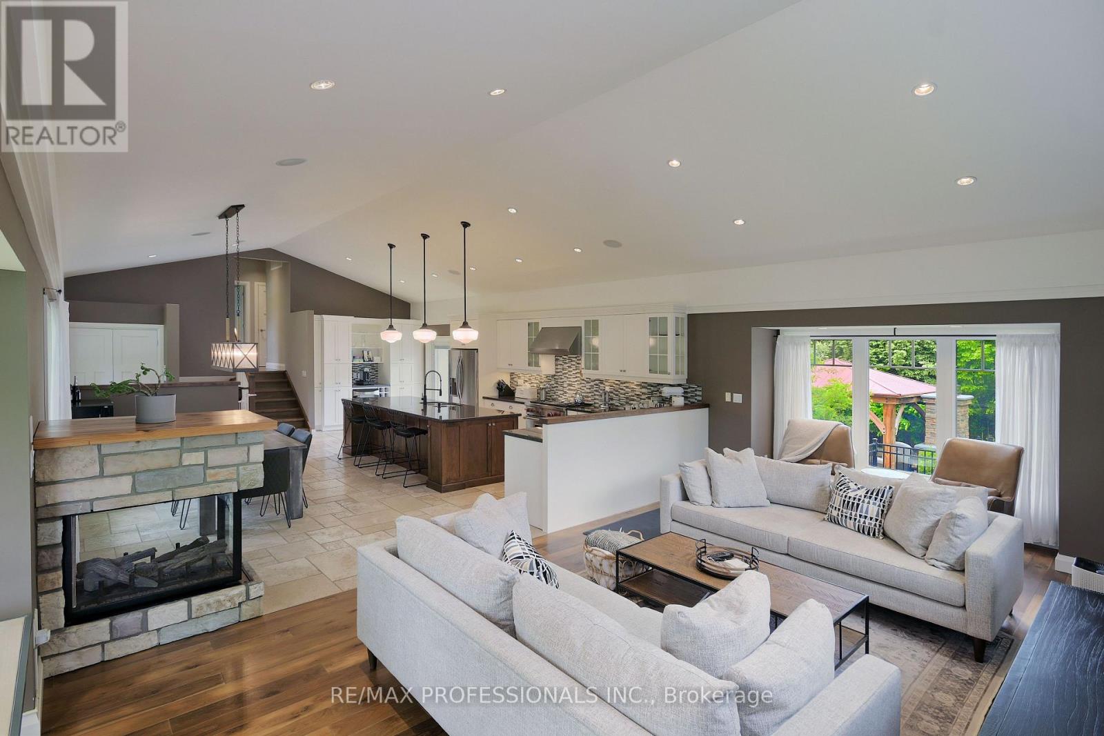 321 Wendy Lane, Oakville, Ontario  L6L 4P9 - Photo 6 - W12324341