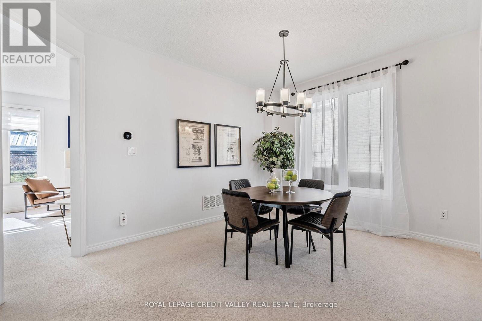14 Larande Court, Brampton, Ontario  L6Y 0M3 - Photo 10 - W12431119