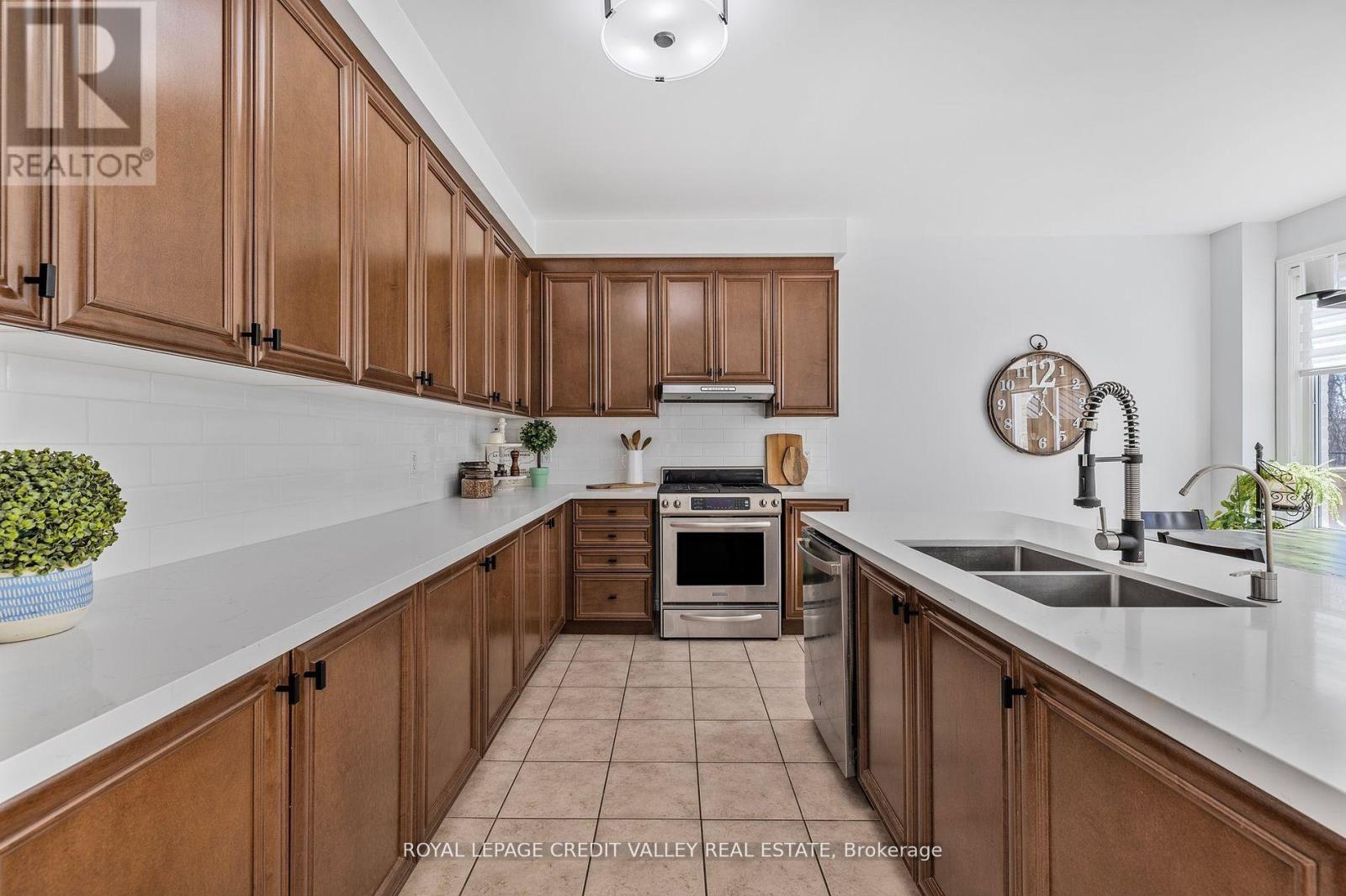14 Larande Court, Brampton, Ontario  L6Y 0M3 - Photo 16 - W12431119