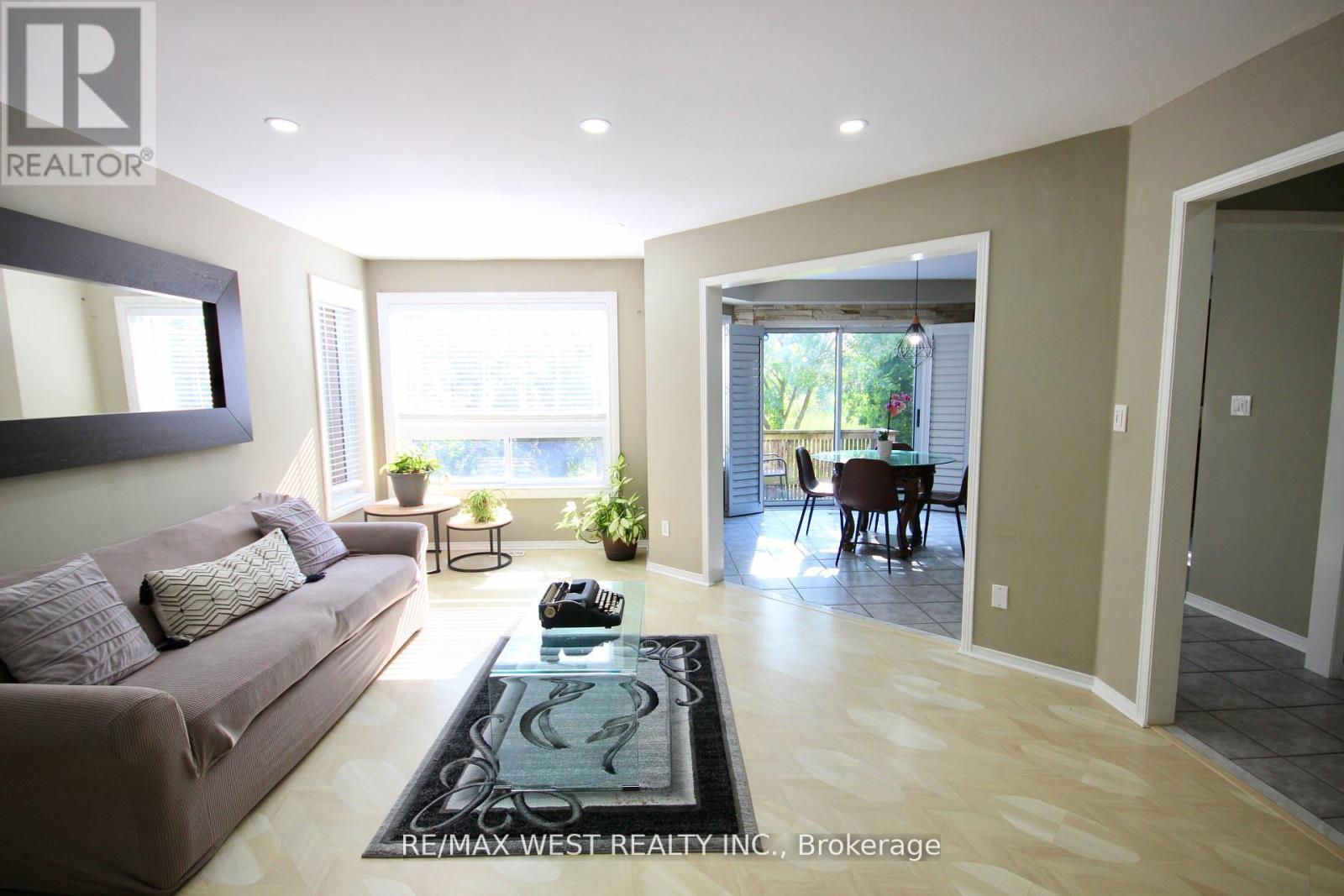 7374 Black Walnut Trail, Mississauga, Ontario  L5N 7L8 - Photo 13 - W12431126