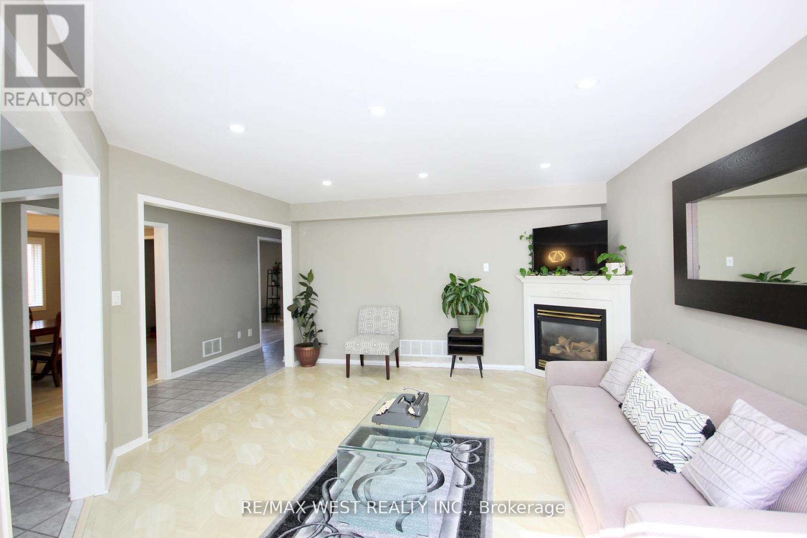 7374 Black Walnut Trail, Mississauga, Ontario  L5N 7L8 - Photo 14 - W12431126