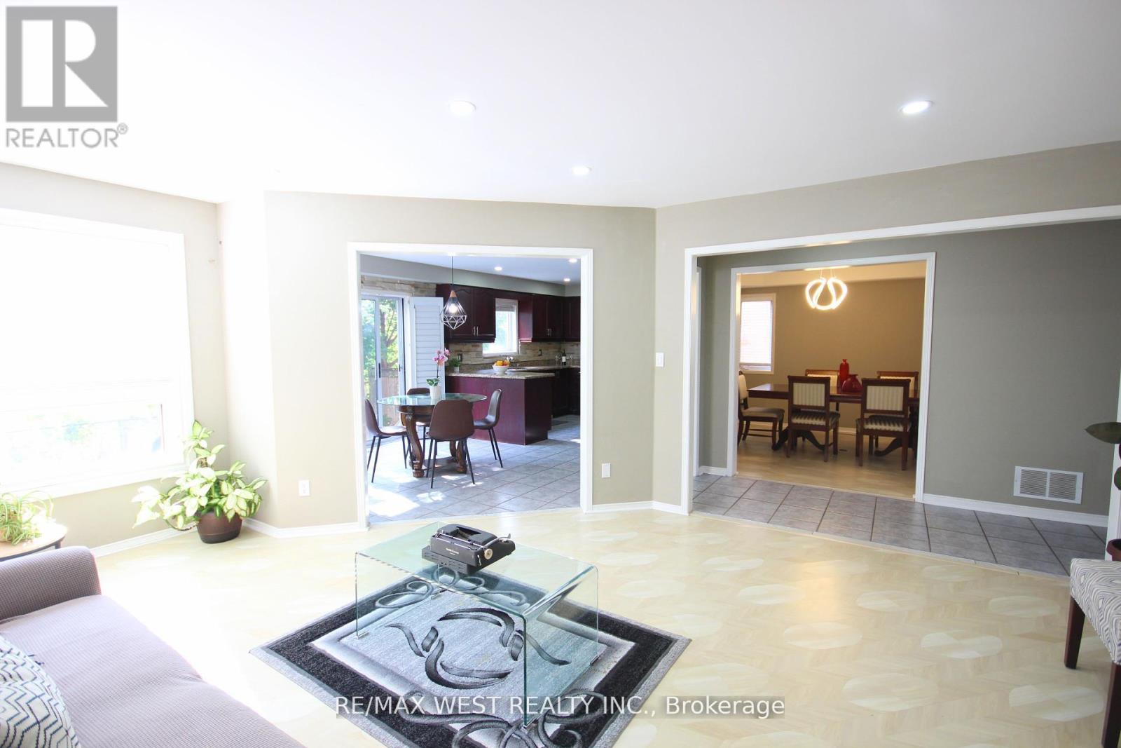 7374 Black Walnut Trail, Mississauga, Ontario  L5N 7L8 - Photo 16 - W12431126
