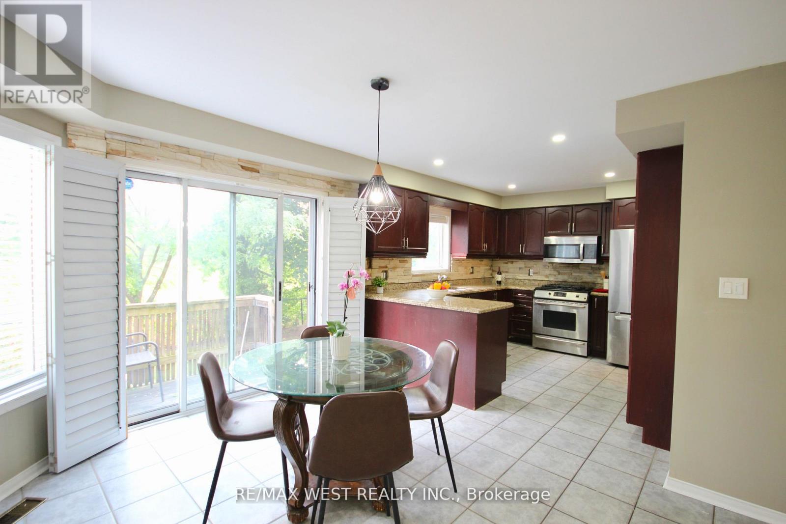7374 Black Walnut Trail, Mississauga, Ontario  L5N 7L8 - Photo 17 - W12431126