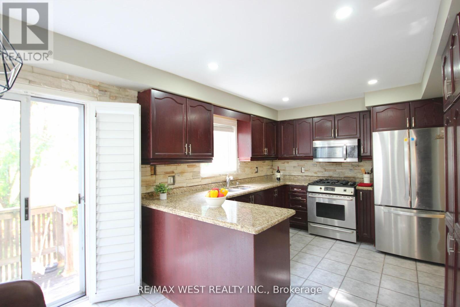 7374 Black Walnut Trail, Mississauga, Ontario  L5N 7L8 - Photo 19 - W12431126