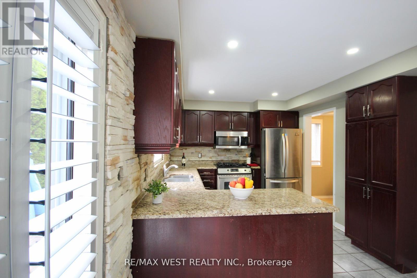 7374 Black Walnut Trail, Mississauga, Ontario  L5N 7L8 - Photo 20 - W12431126