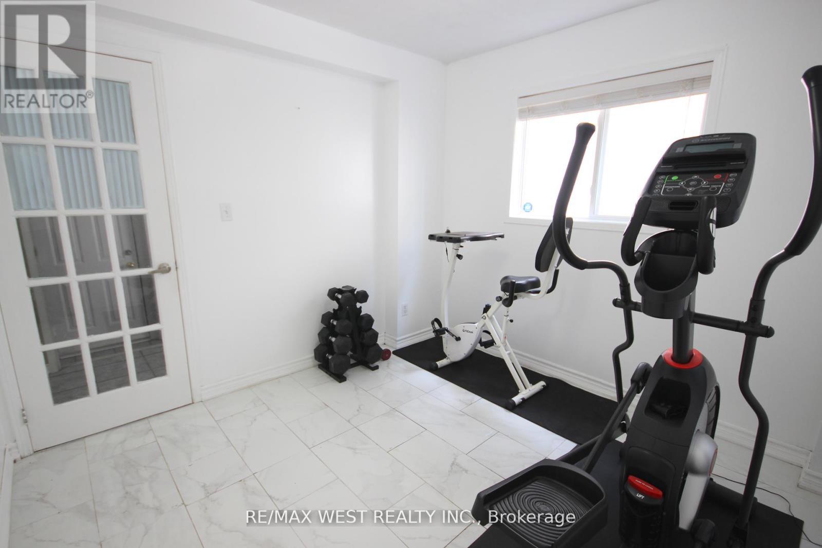 7374 Black Walnut Trail, Mississauga, Ontario  L5N 7L8 - Photo 23 - W12431126
