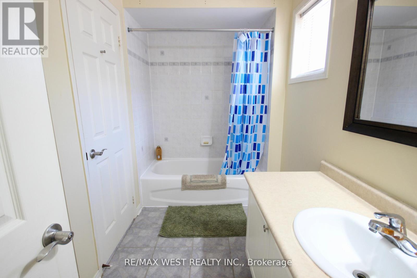 7374 Black Walnut Trail, Mississauga, Ontario  L5N 7L8 - Photo 37 - W12431126