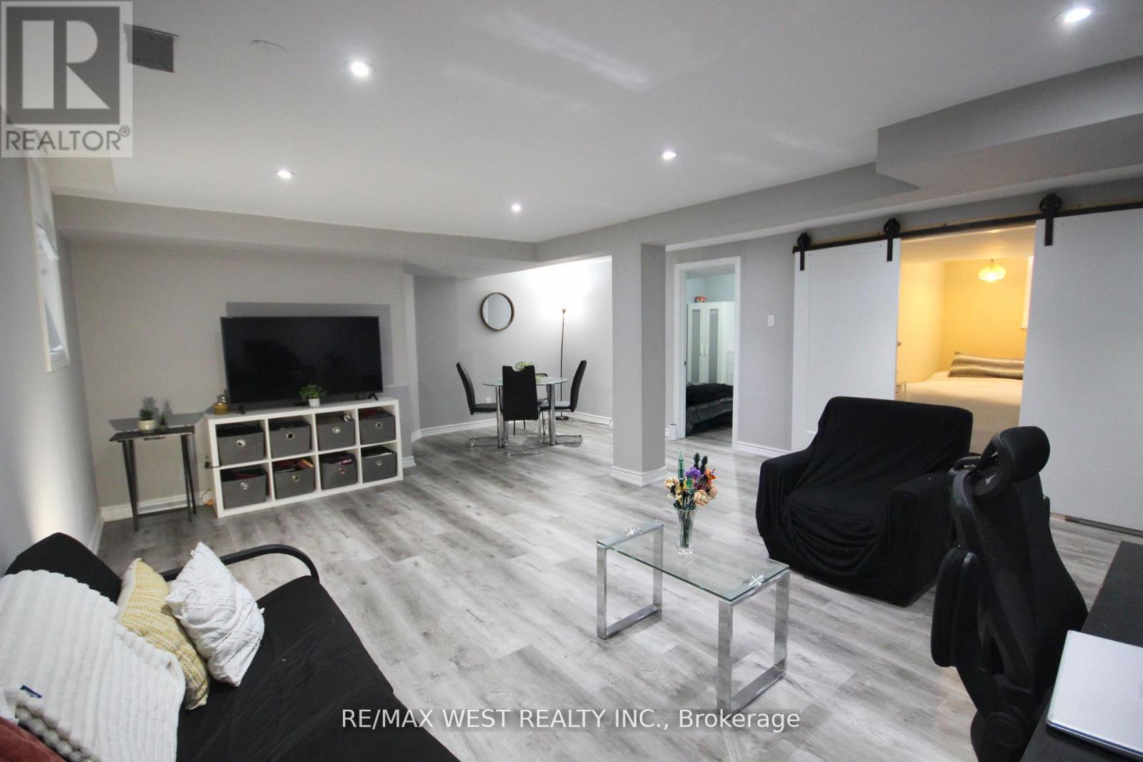 7374 Black Walnut Trail, Mississauga, Ontario  L5N 7L8 - Photo 44 - W12431126